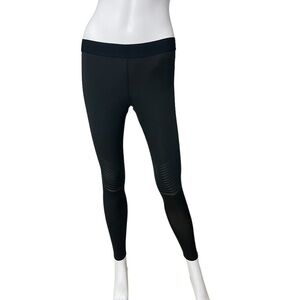 Black Gray Curving lines Yoga Leggings
New